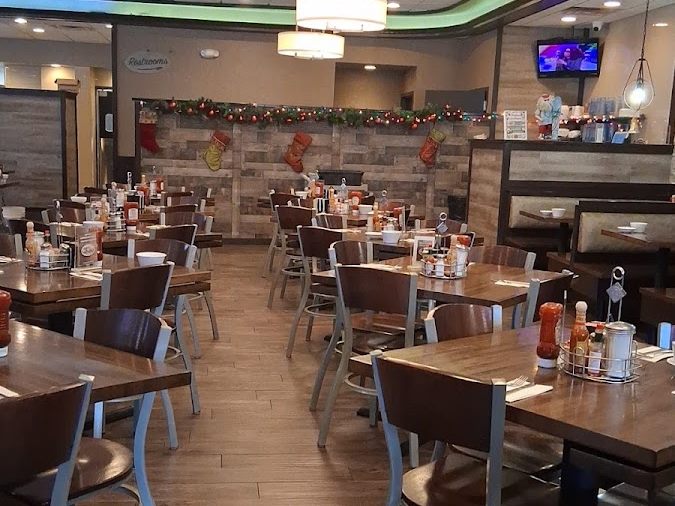 Alexanders Restaurant & Pancake House interior